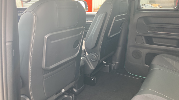 Volkswagen ID. Buzz 210kW Style Pro 86kWh 5dr LWB Auto [7St/Design+] Electric Estate - Image 32